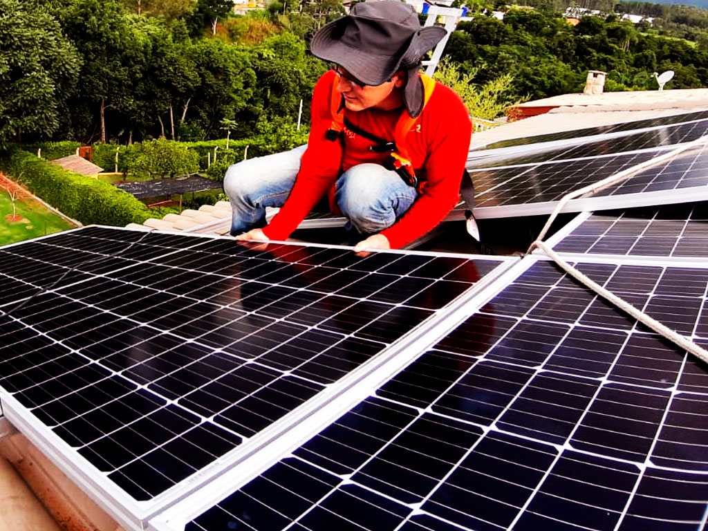 Sistema Solar Fotovoltaico x Aquecimento Solar